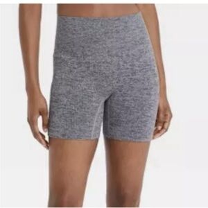 Colsie Women's Heathered Gray Bike Shorts size large